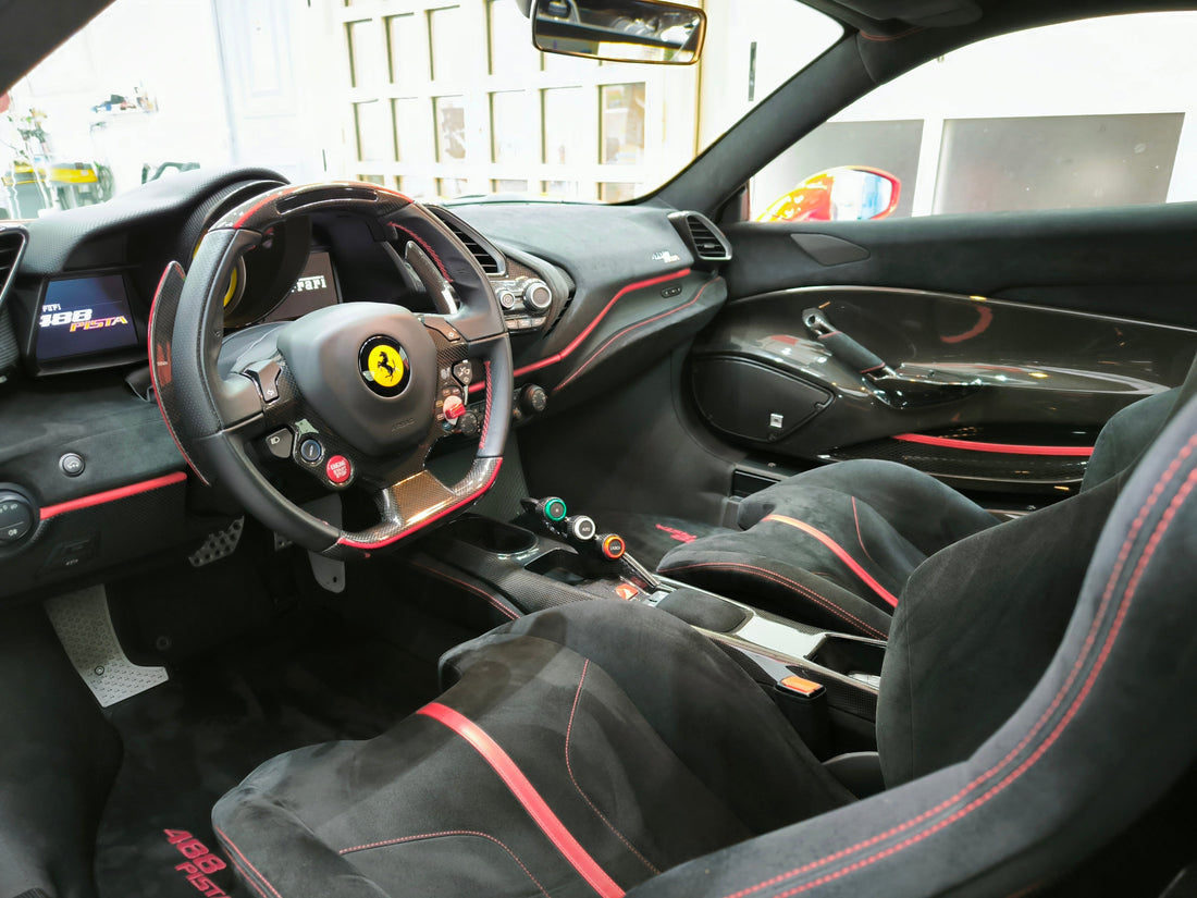 interior-alcantara-ferrari