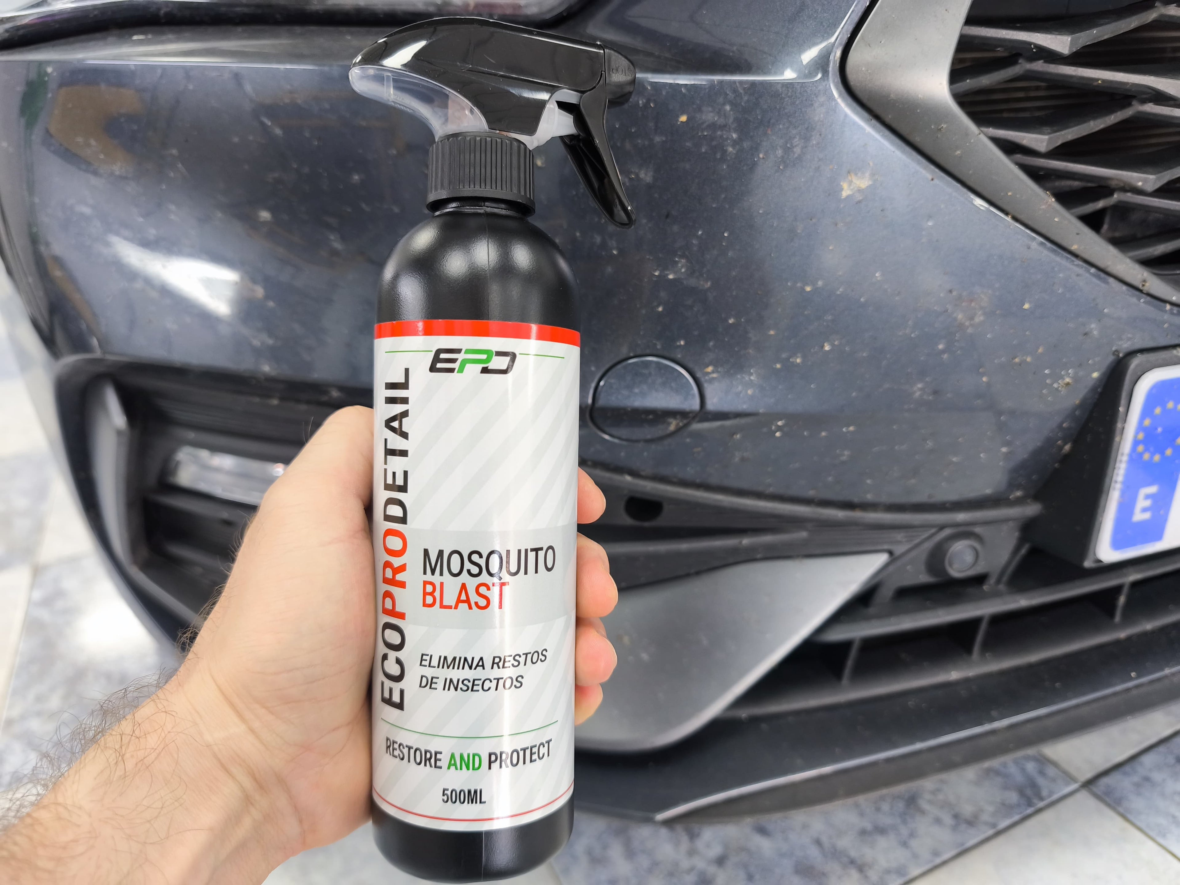 Cómo eliminar restos de insectos del coche sin dañar la pintura
